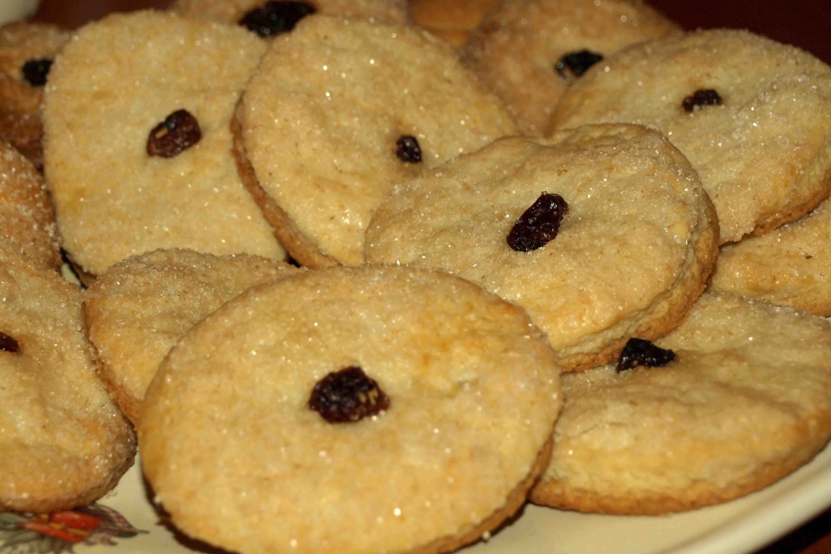 Печенье Лакомка с изюмом