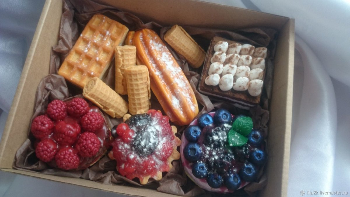 Макаруны в коробке