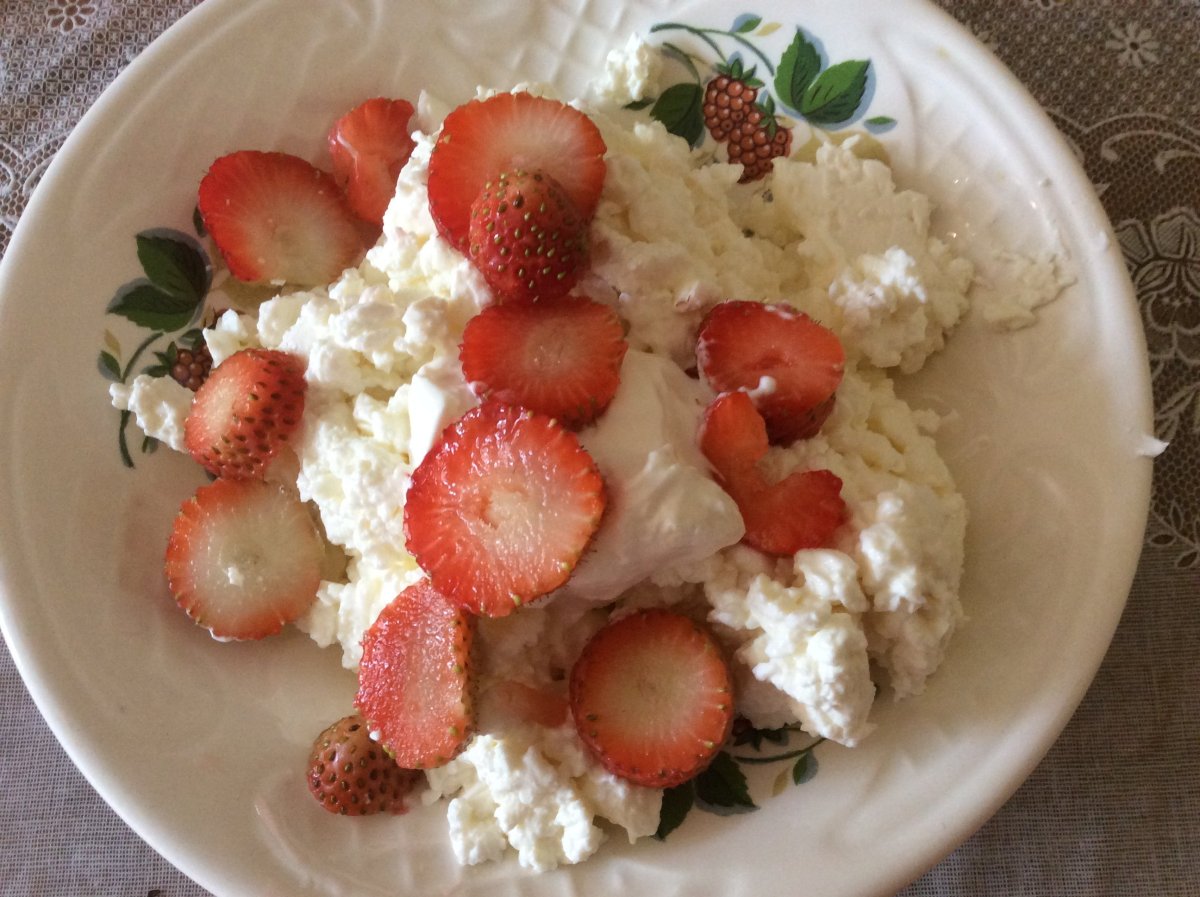 Пирожное с клубникой