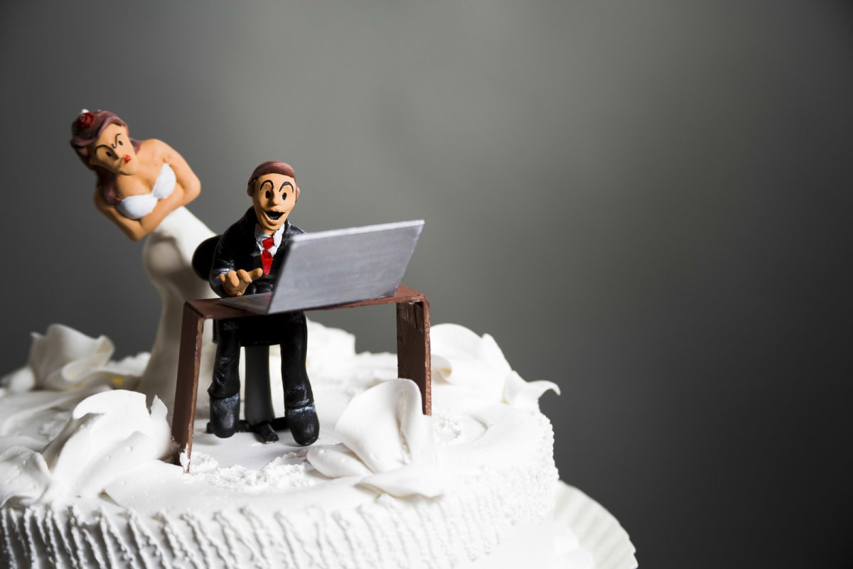 Spit into the Wedding Cake идиома