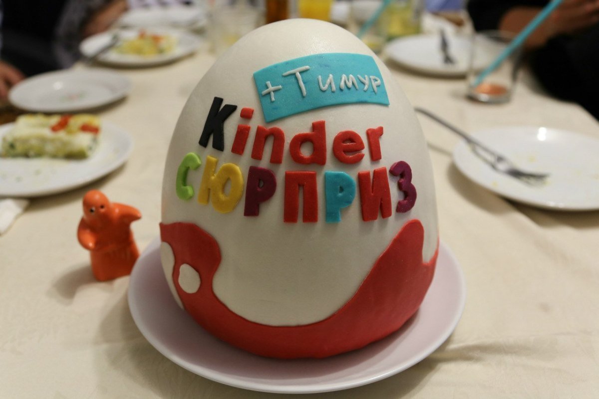 Торт Киндер сюрприз детский мир