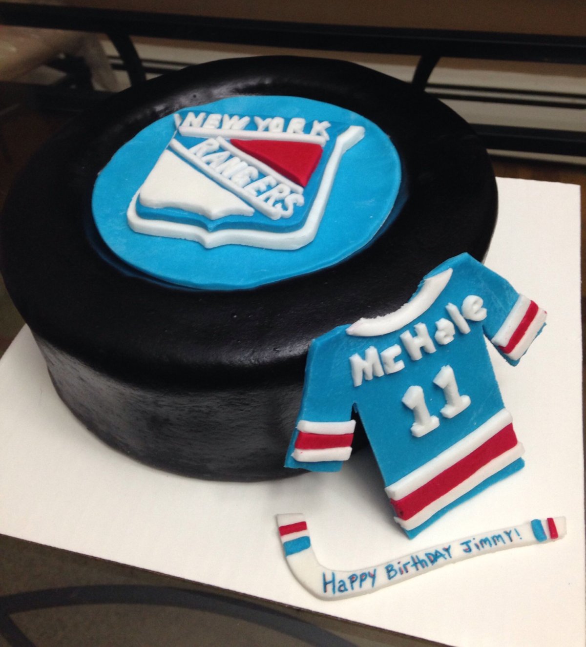 Торт хоккейная тематика