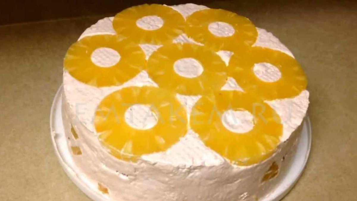 Торт из бисквитных коржей со сгущенкой и сметаной