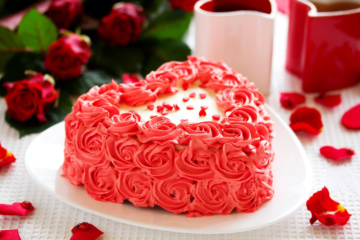 Торт на свадьбу в форме сердца