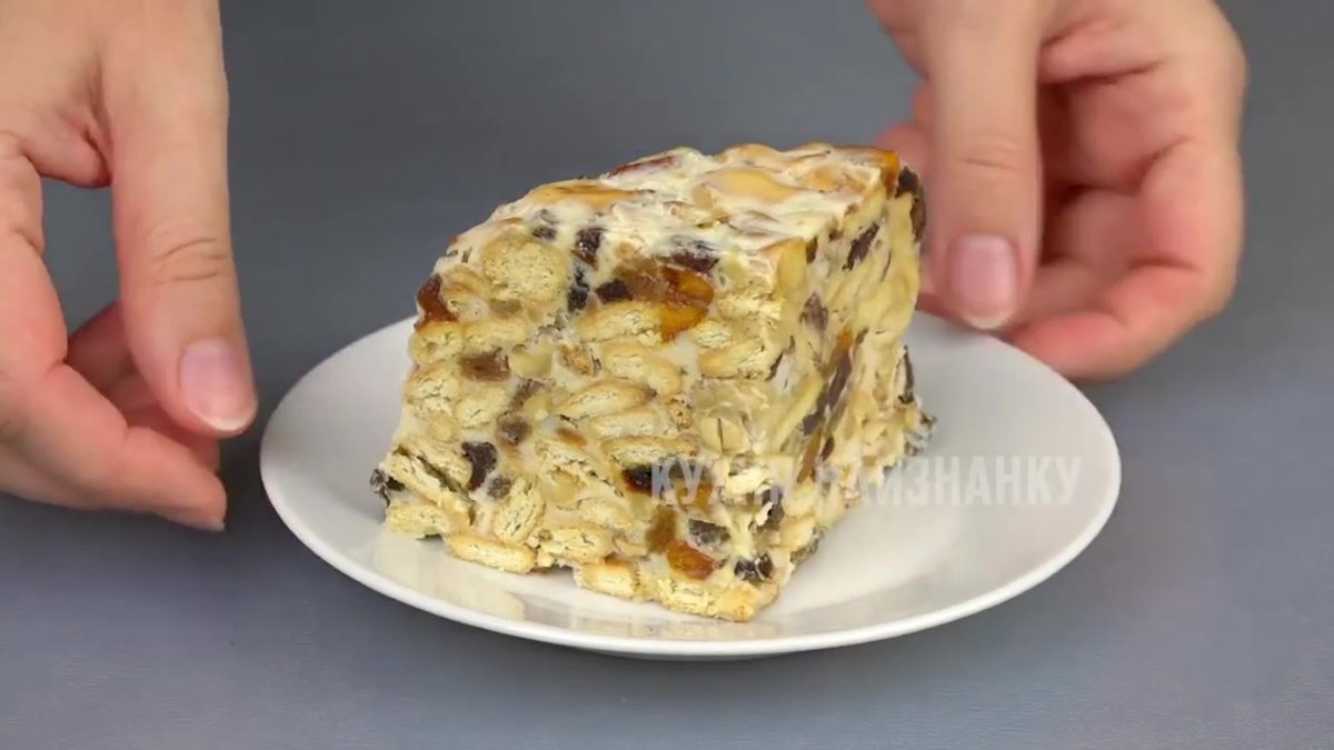 Торт без выпечки из печенья с бананом