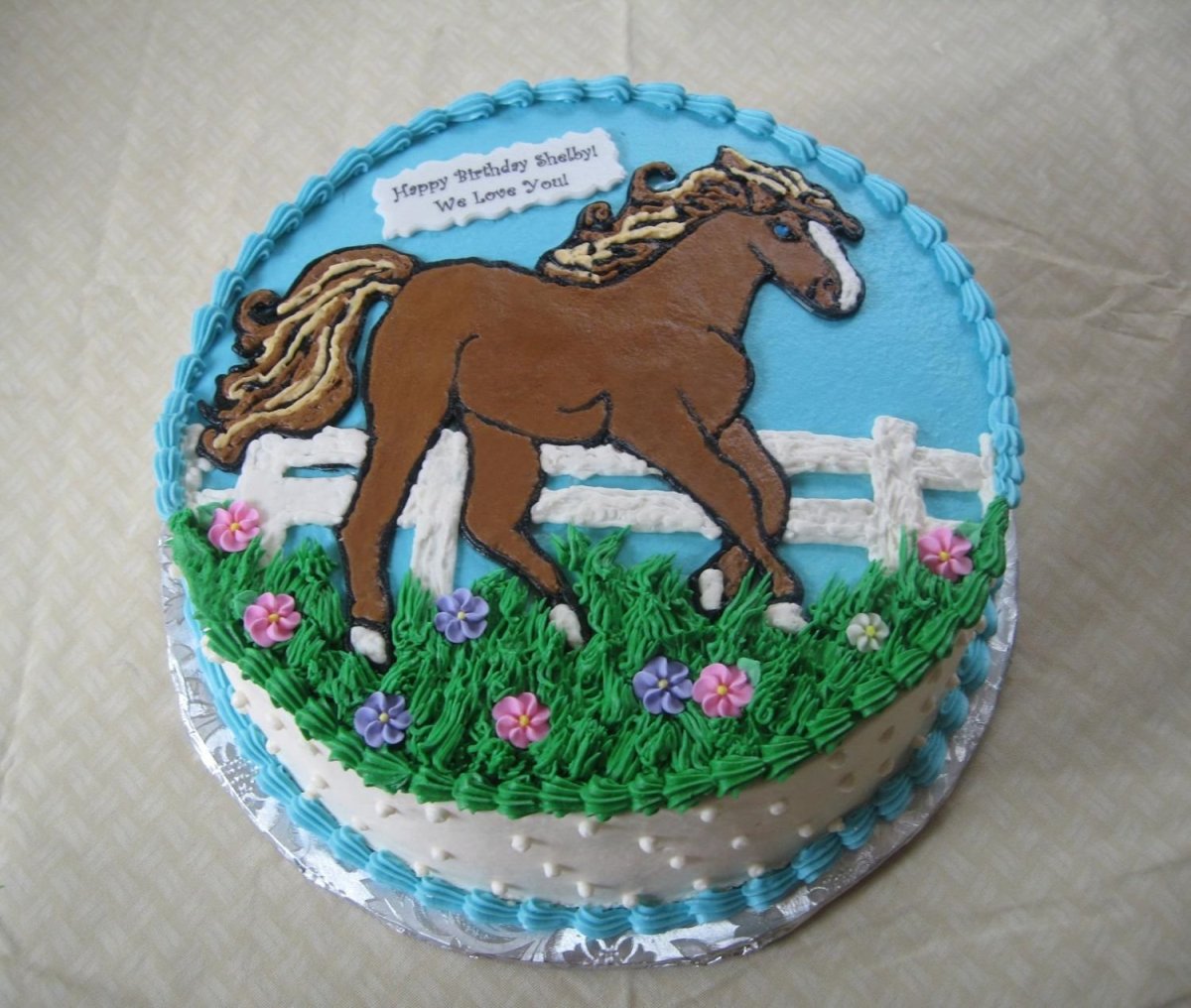 Красивый торт с лошадью