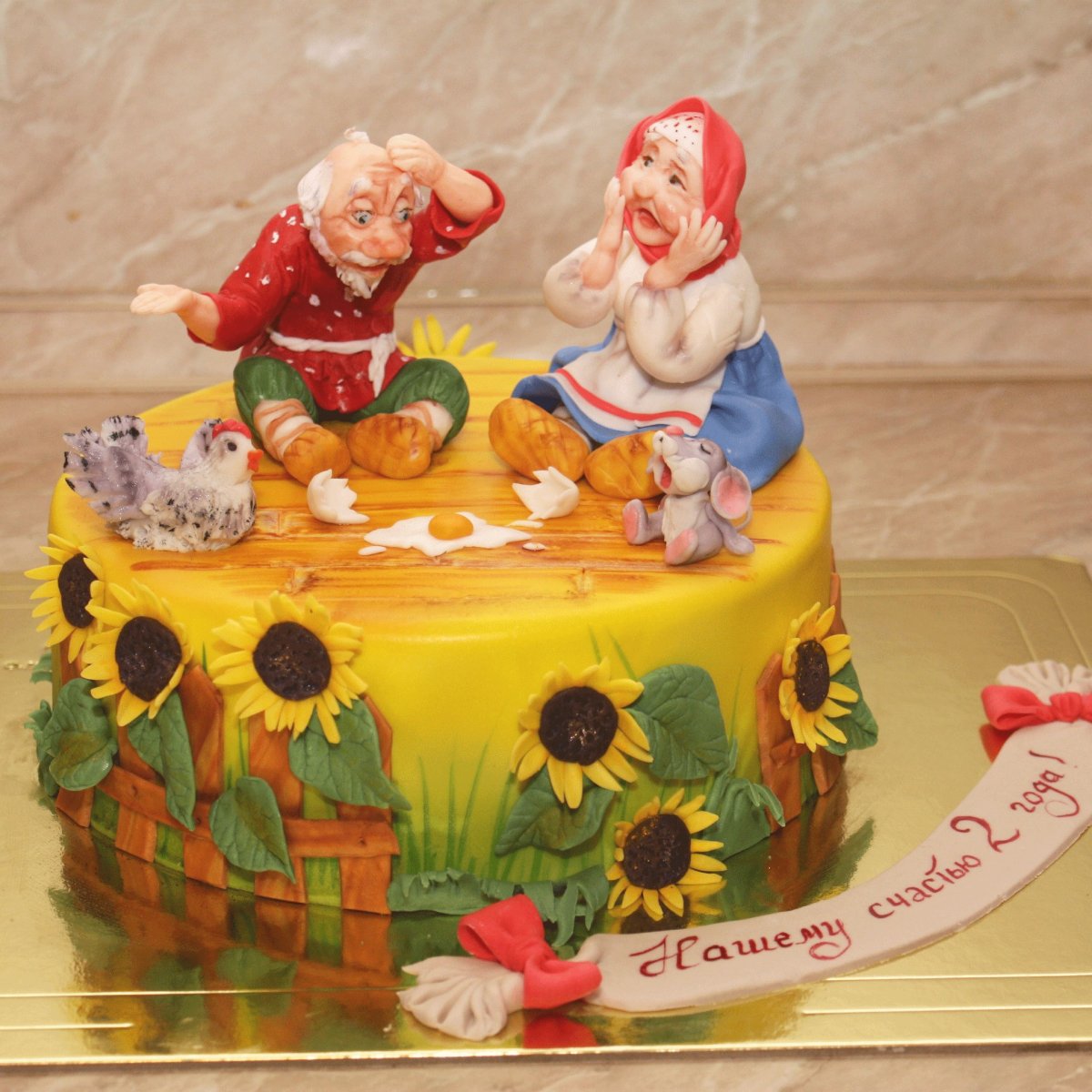Торт корзинка с розами из крема