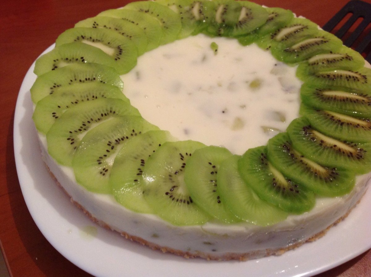 Муссовый торт с киви и бананом