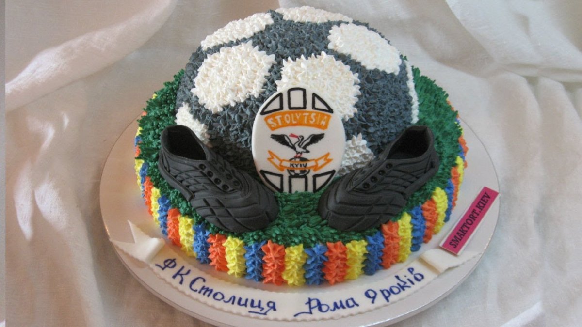 Торт футбольное поле с мячом и воротами