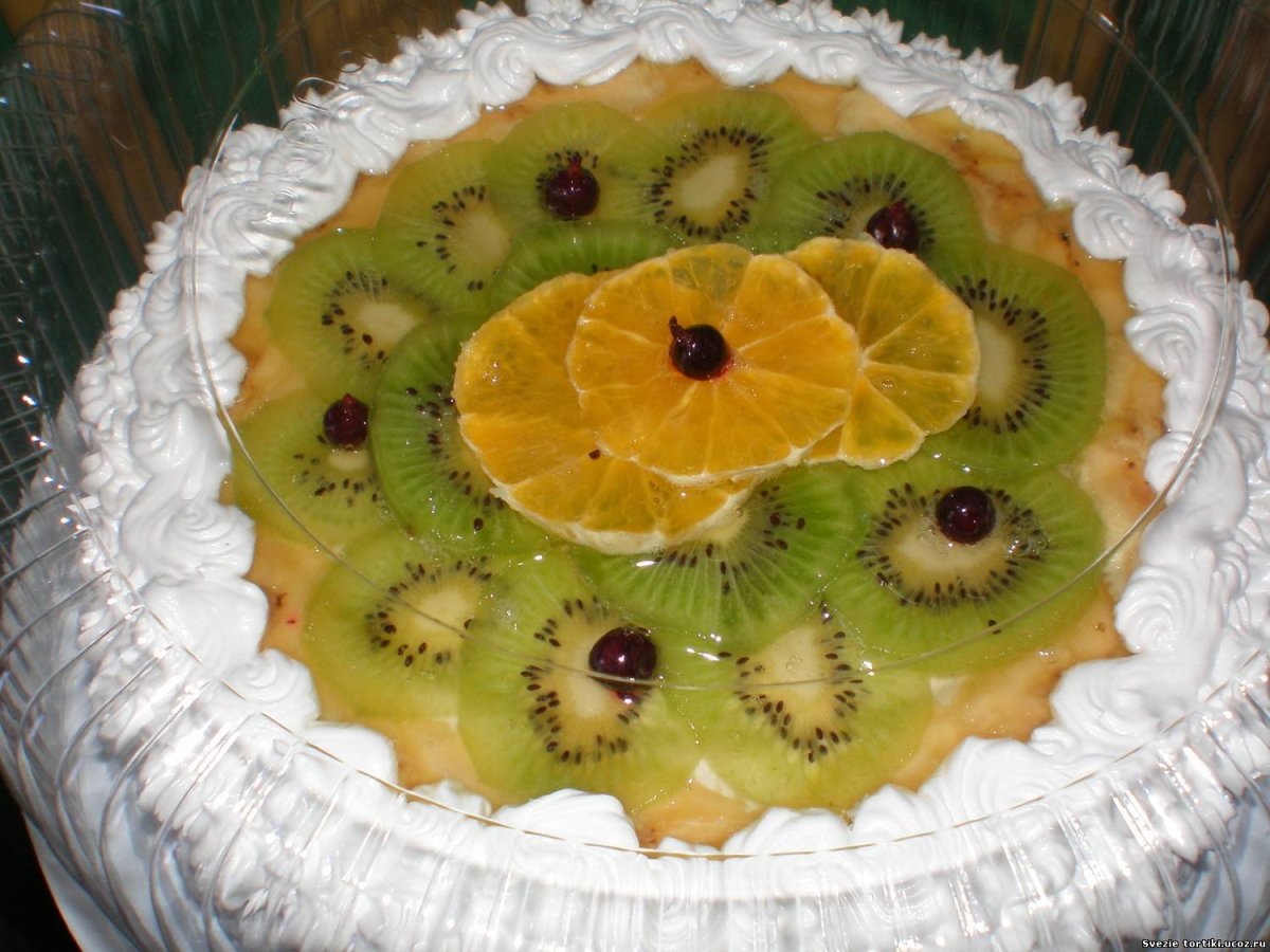 Торт с киви и ананасом