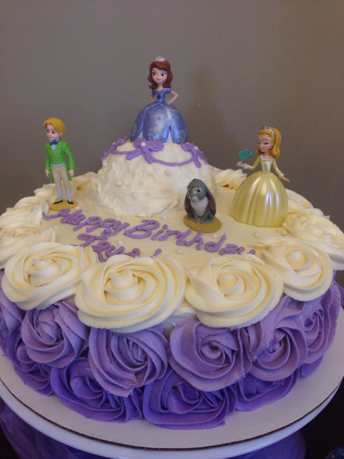 Торт с принцессами без мастики