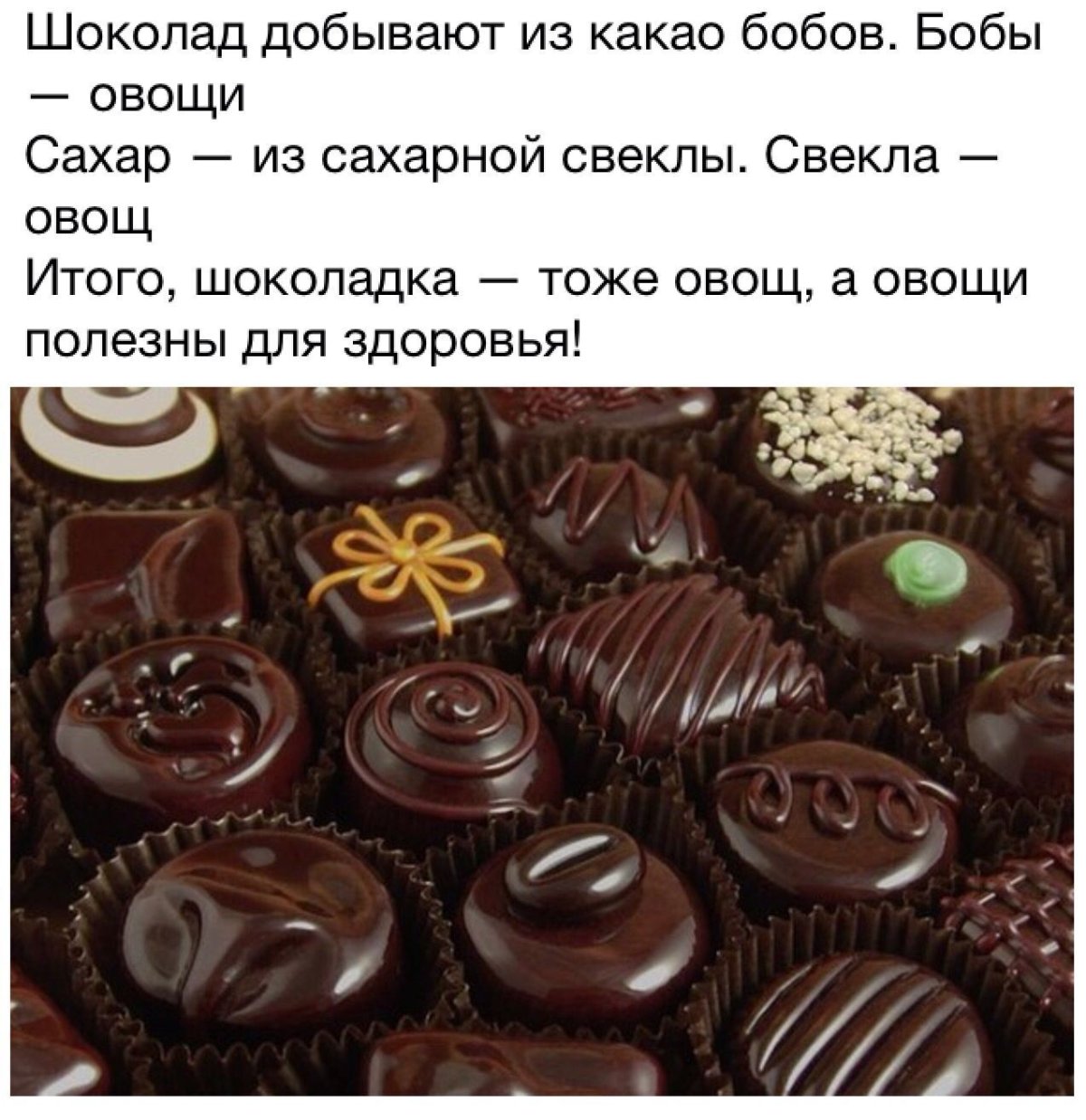 Девушка ест пирожное