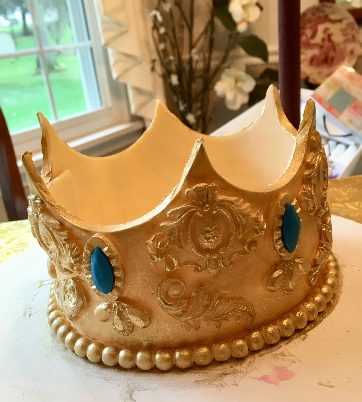 Корона из мастики