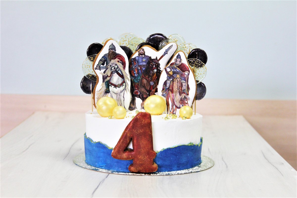 Торт три богатыря корона