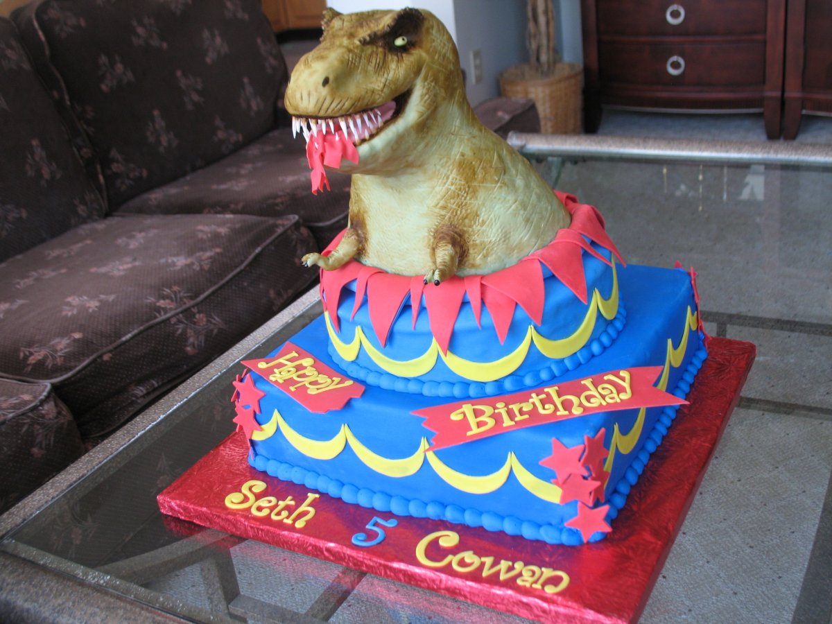 Торт с динозаврами для мальчика