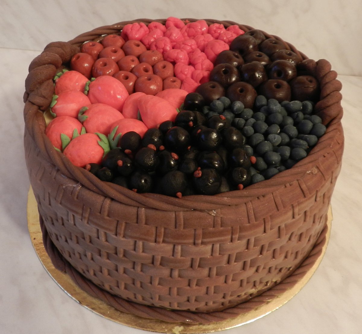 Торт корзинка с клубникой