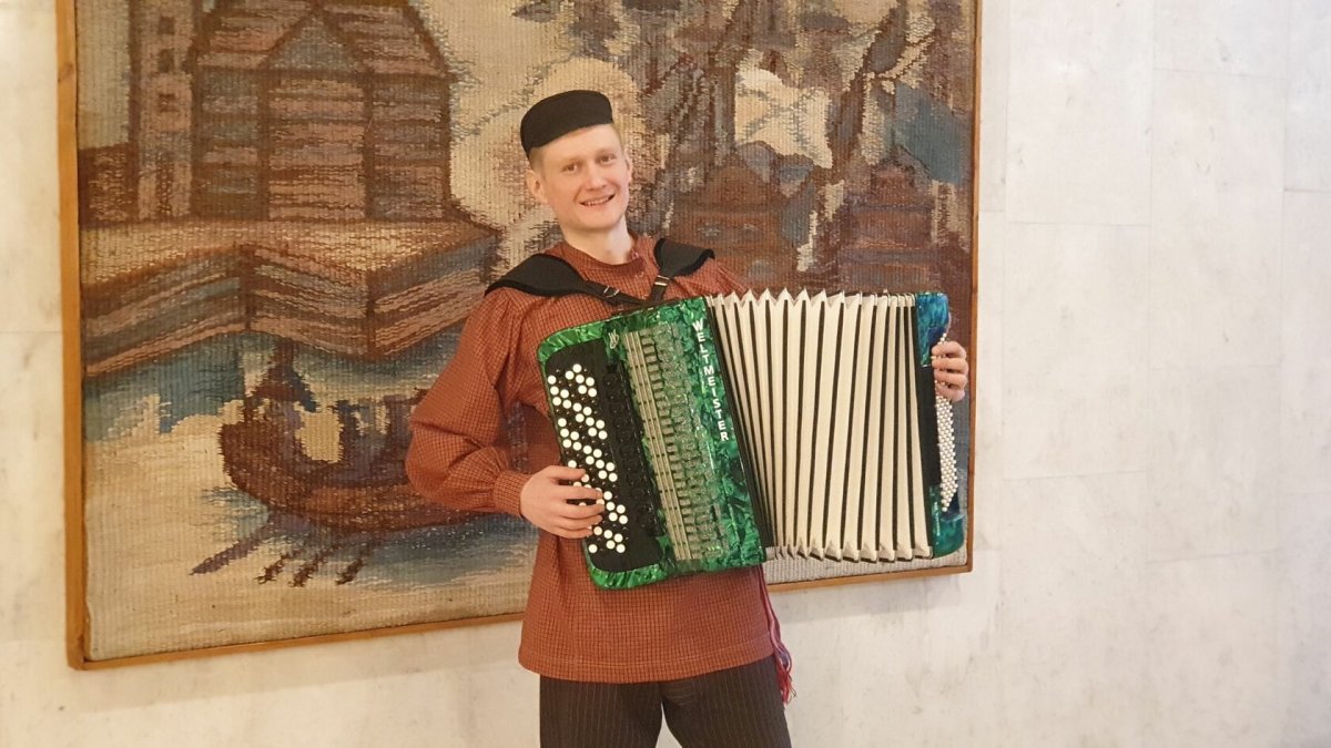 С днём рождения музыканту