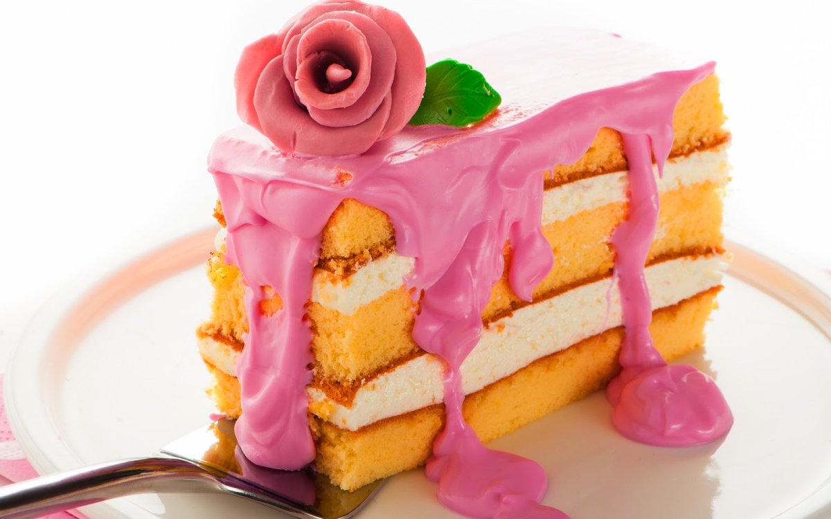 Торт с розовым кремом