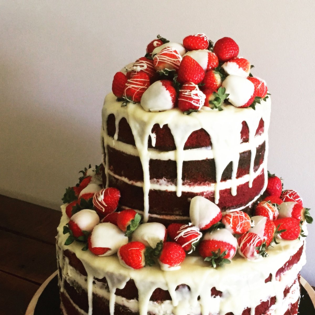 Двухэтажный торт на день рождения
