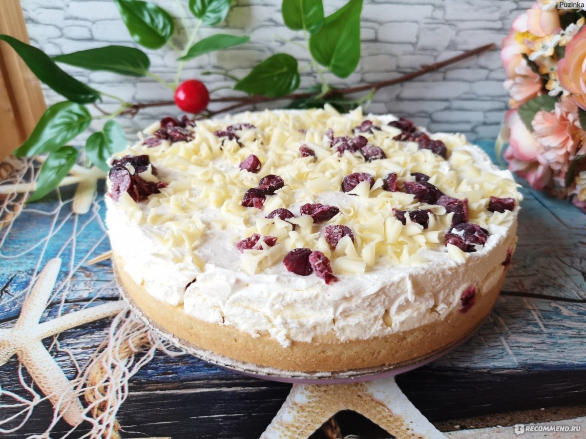 Торт с брусникой и сметанным кремом
