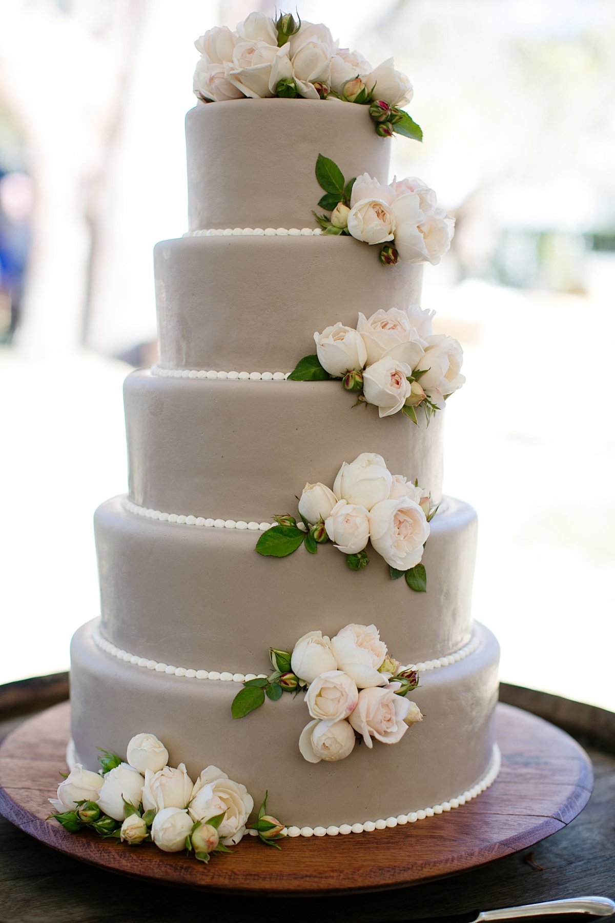 Трехъярусный торт на свадьбу