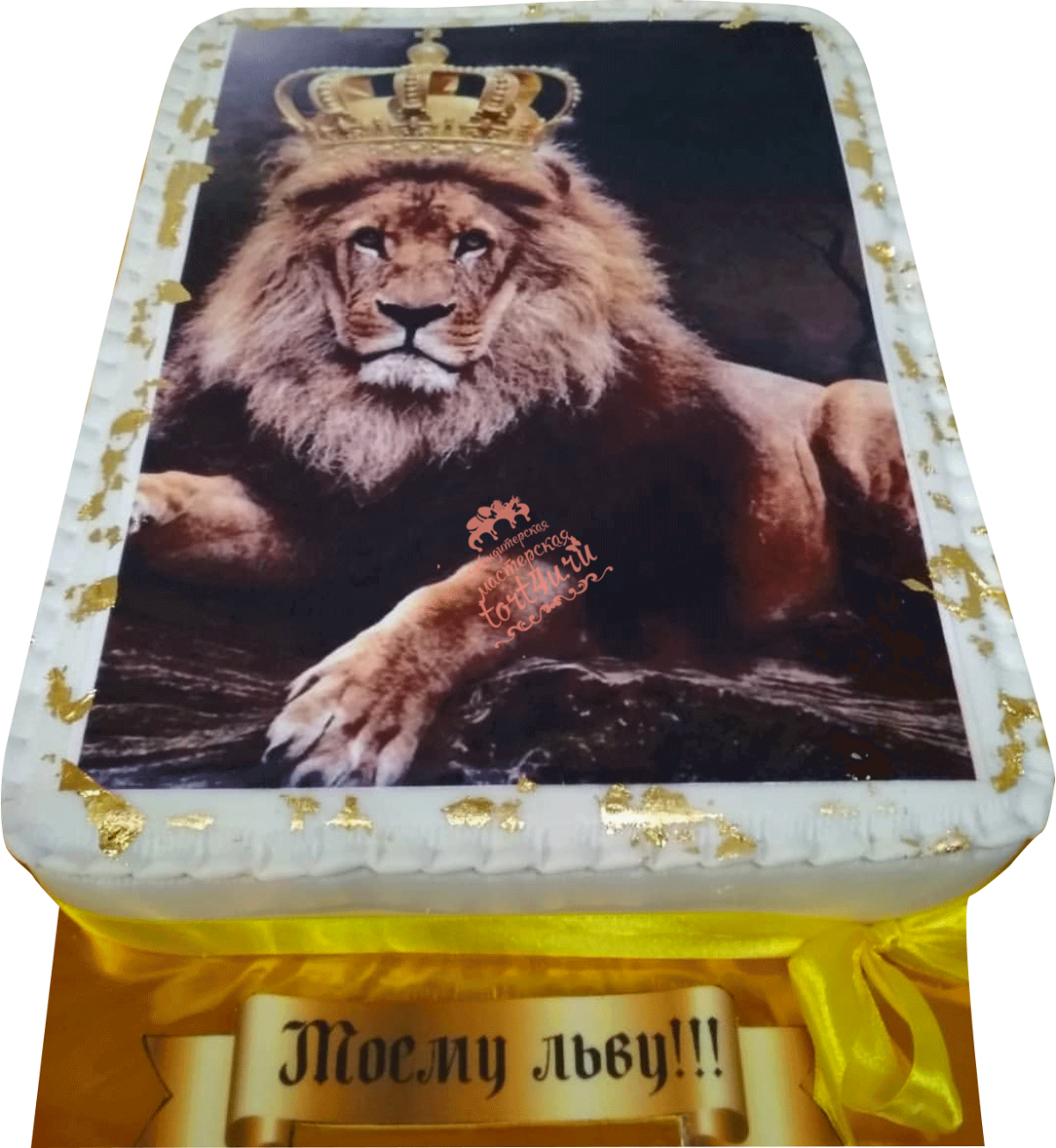 Черный торт со львом и короной
