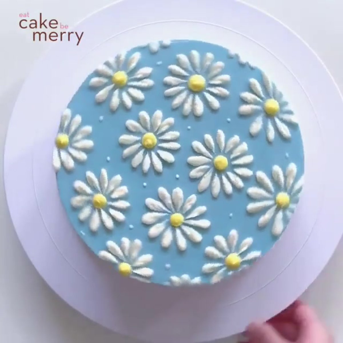Торт с ромашками из крема