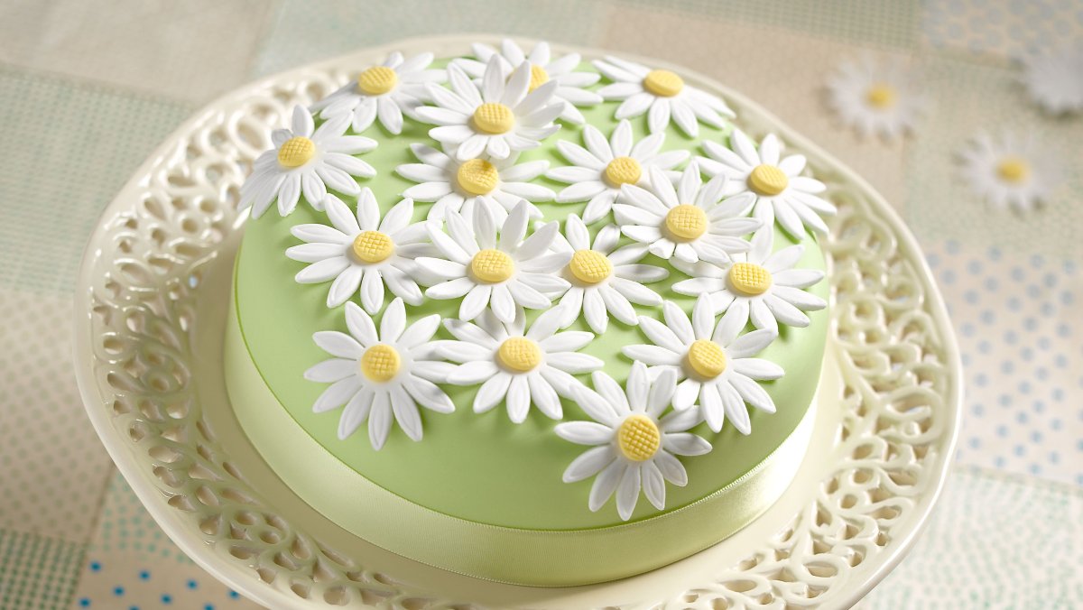 Торт с ромашками из мастики