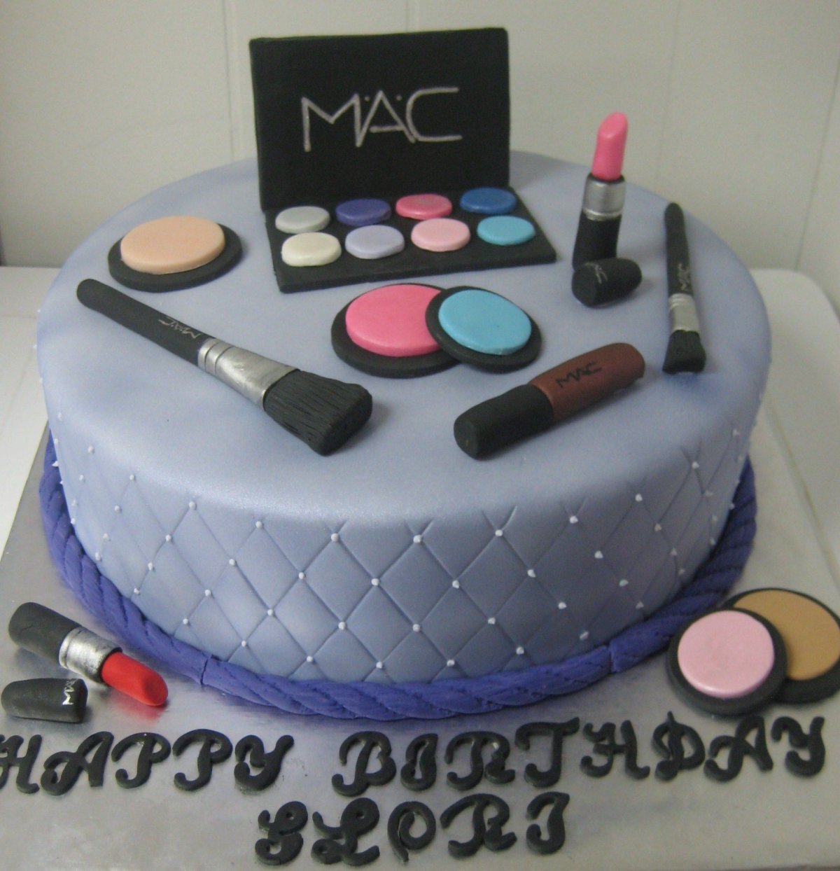 Торт с косметикой Mac