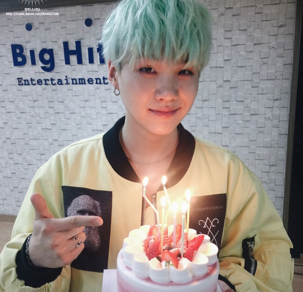 Торт с BTS на день рождения 15 лет