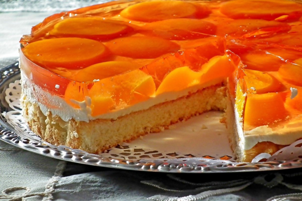 Торт йогуртовый с клубникой купить