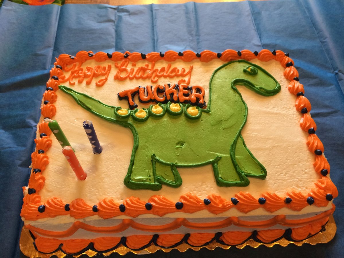 Кремовый торт с динозаврами