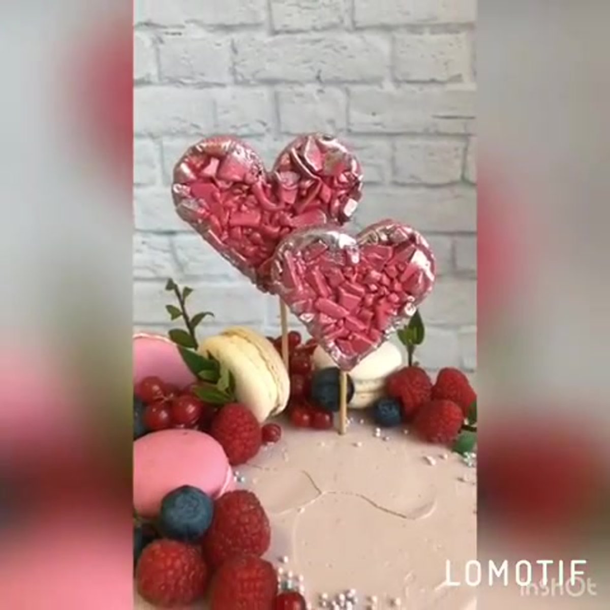 Свадебный торт с карамельными сердцами