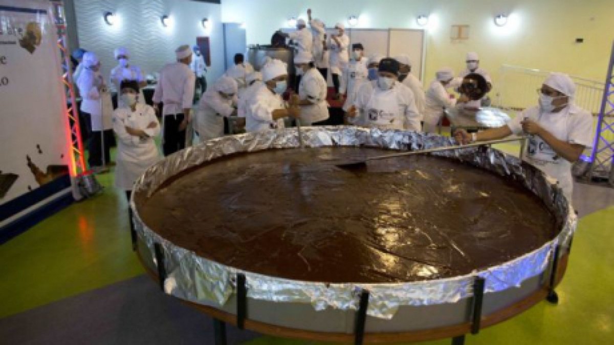 Самая большая шоколадная плитка в мире