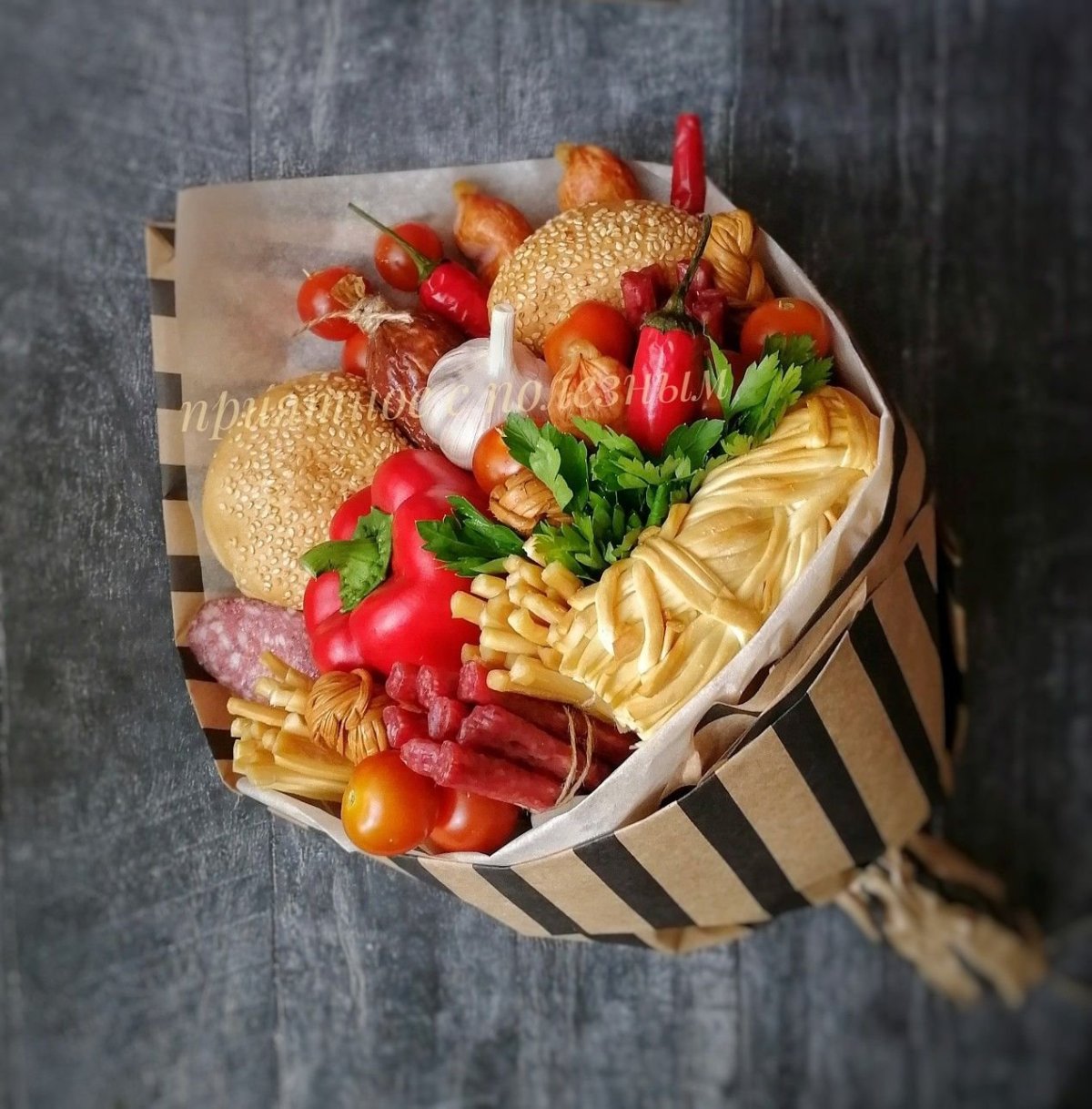 Торт из мясной нарезки
