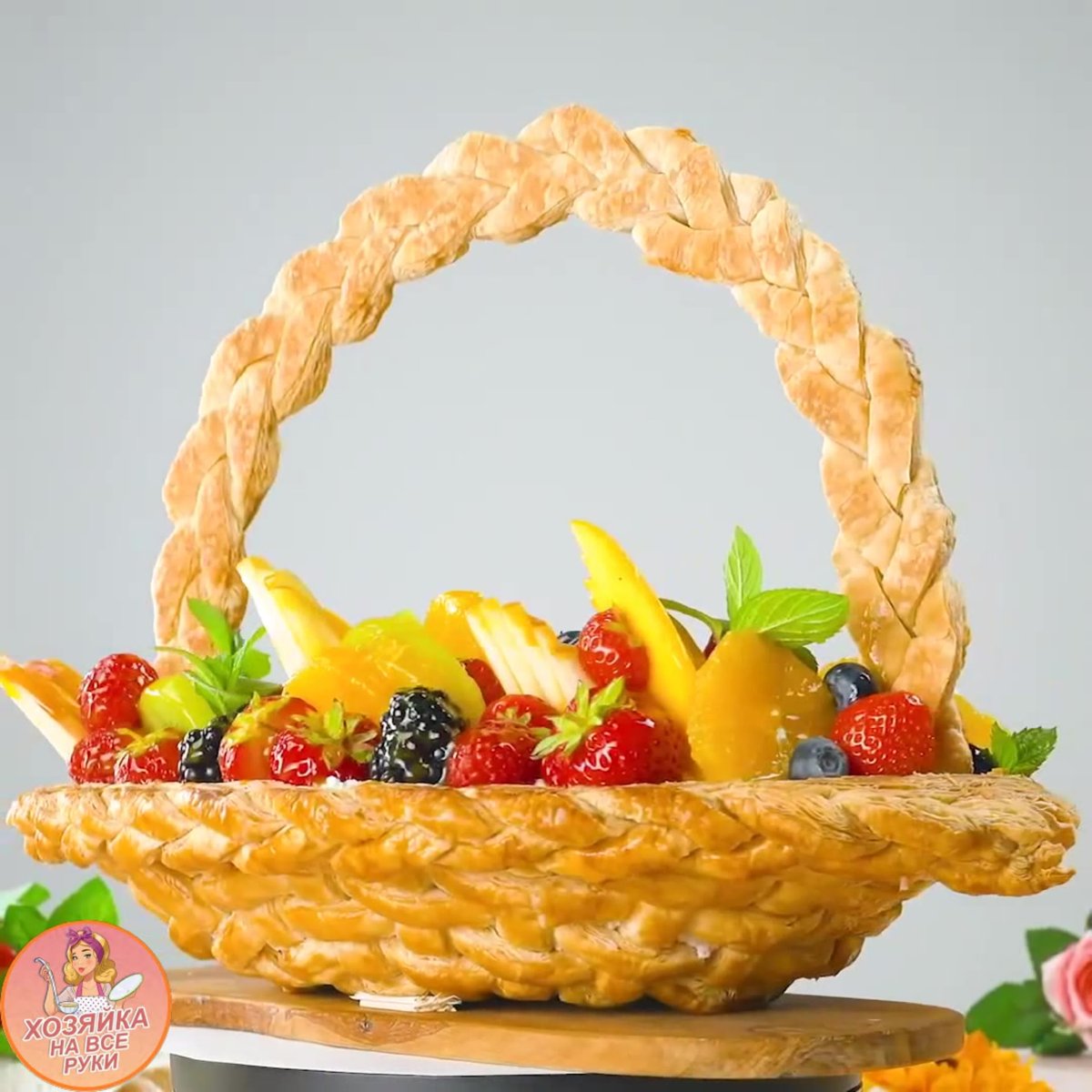 Торт корзинка с клубникой