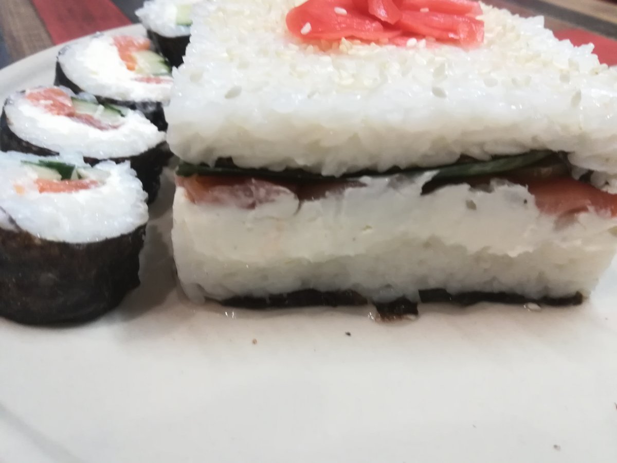 Торт ролл с рыбой