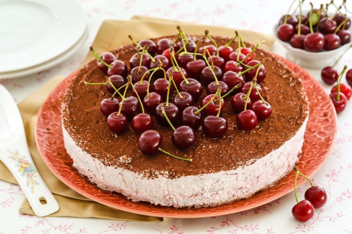 Чизкейк с малиной и черникой