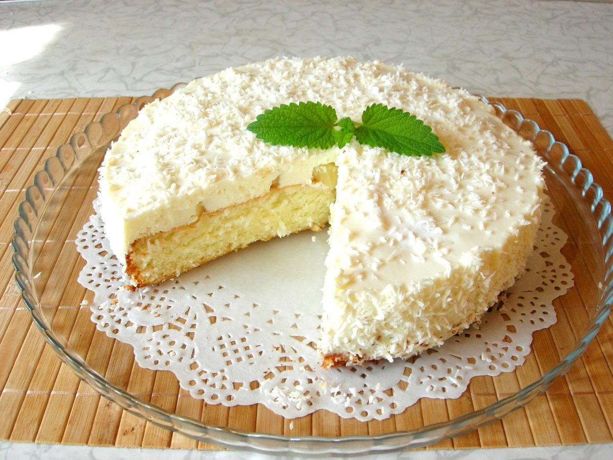 Торт с ананасом и белым кремом