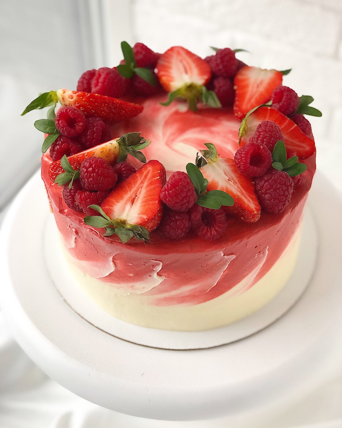 Торт с клубникой