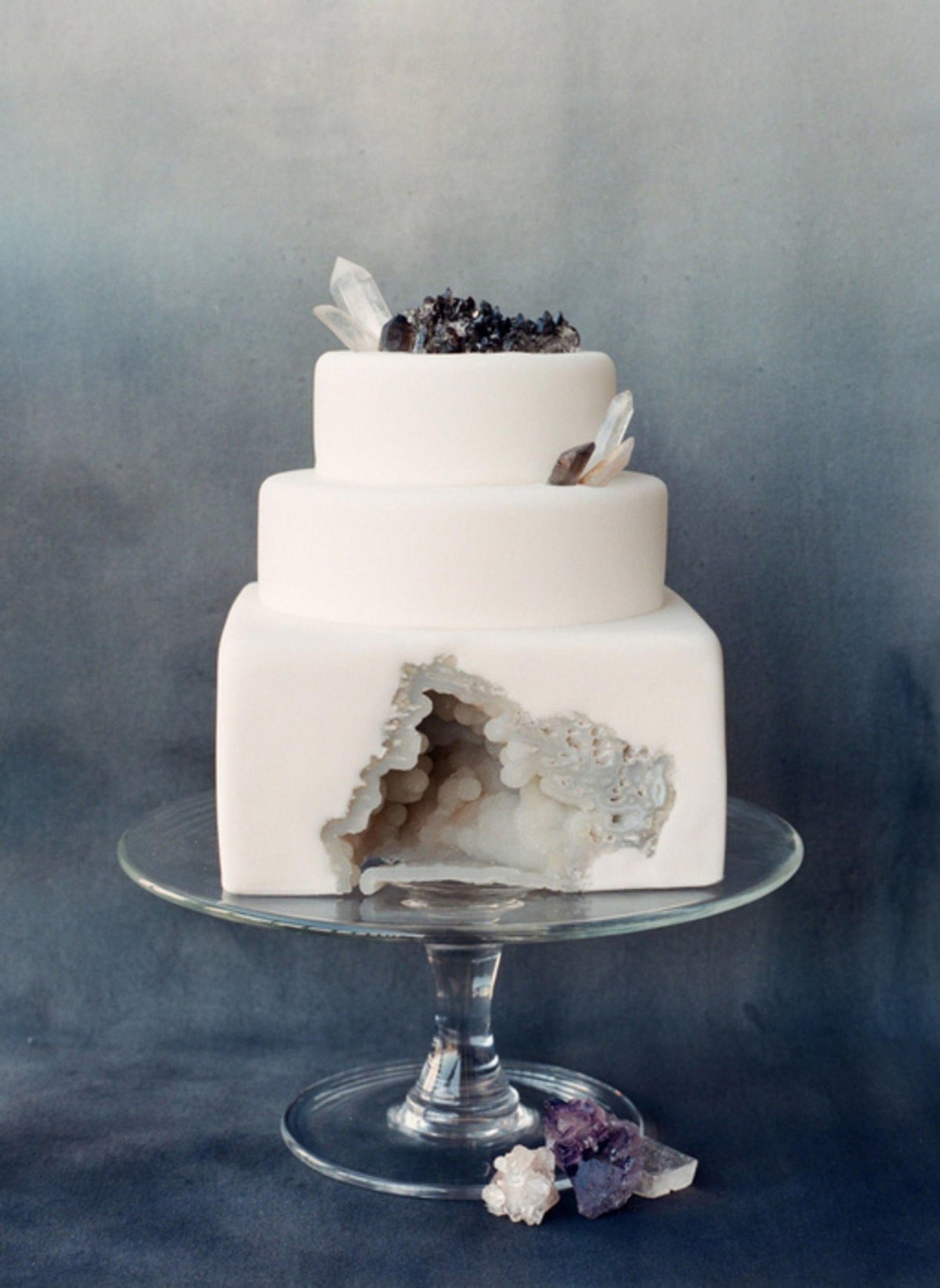 Торт на свадьбу минимализм