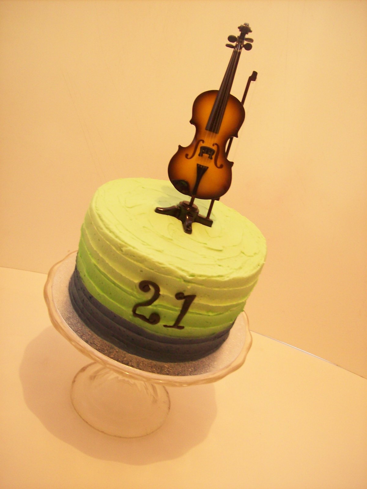 Торт с нотами и скрипичным ключом