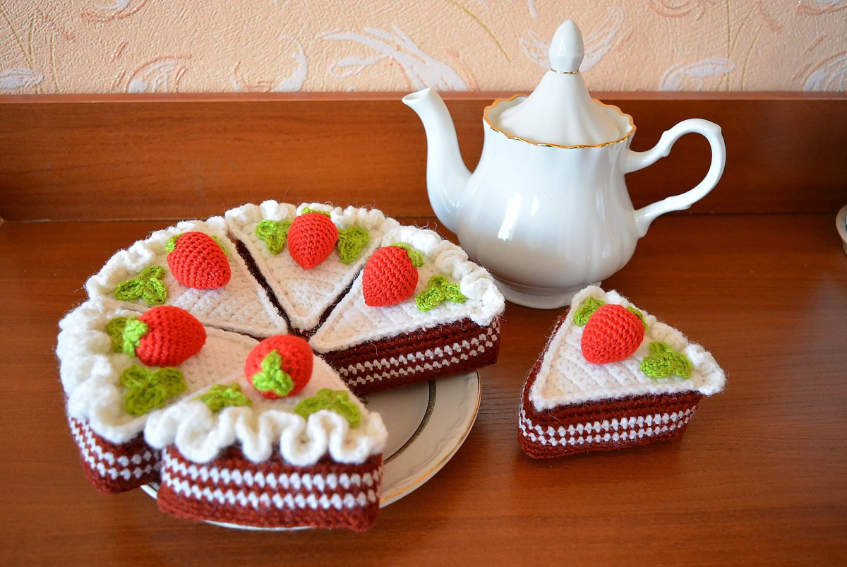Вязаный тортик крючком
