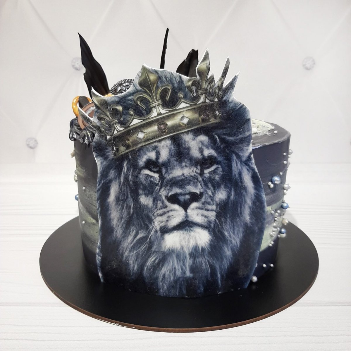 Торт на свадьбу с коронами