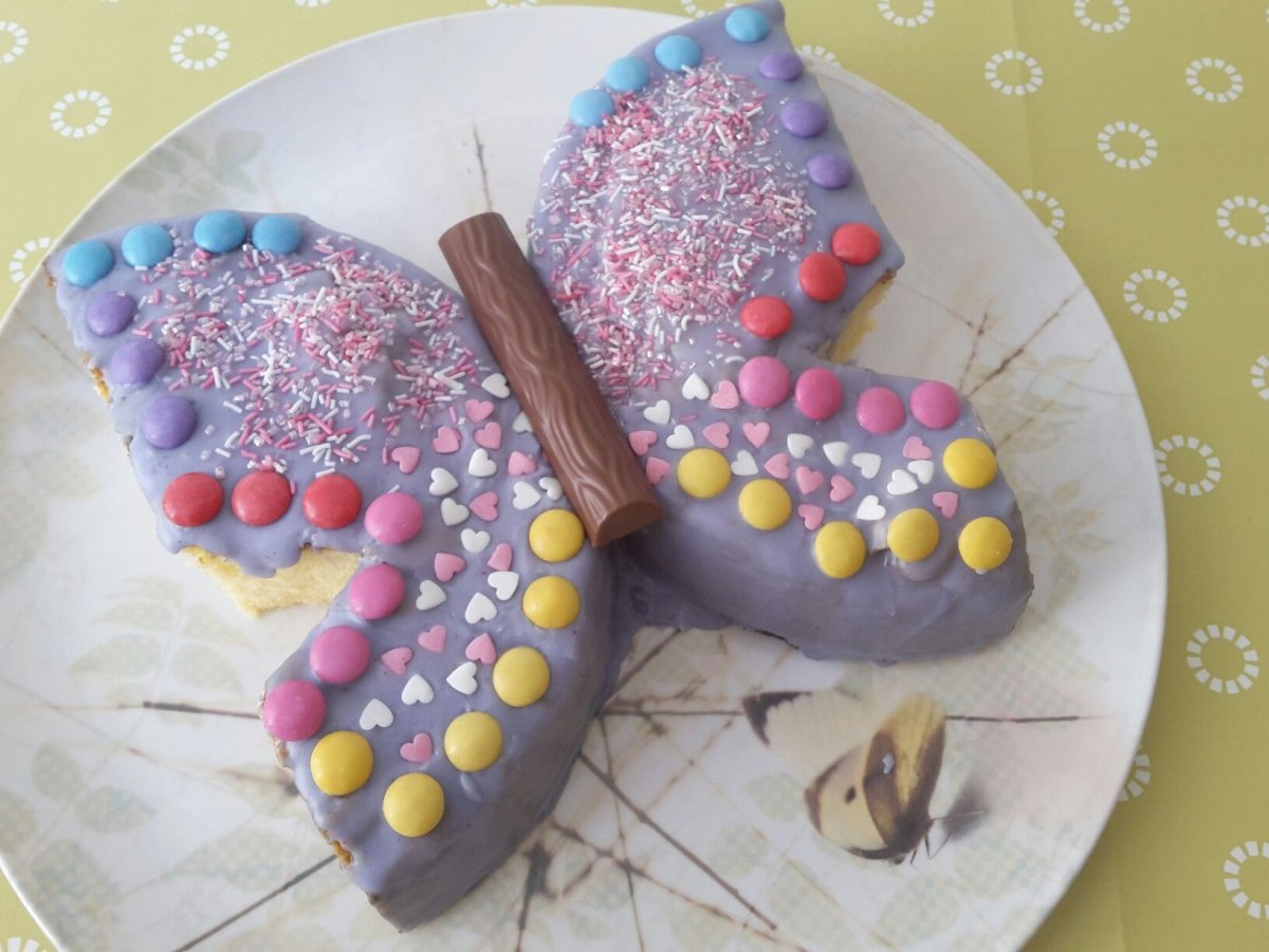 Торт как цифра с бабочками