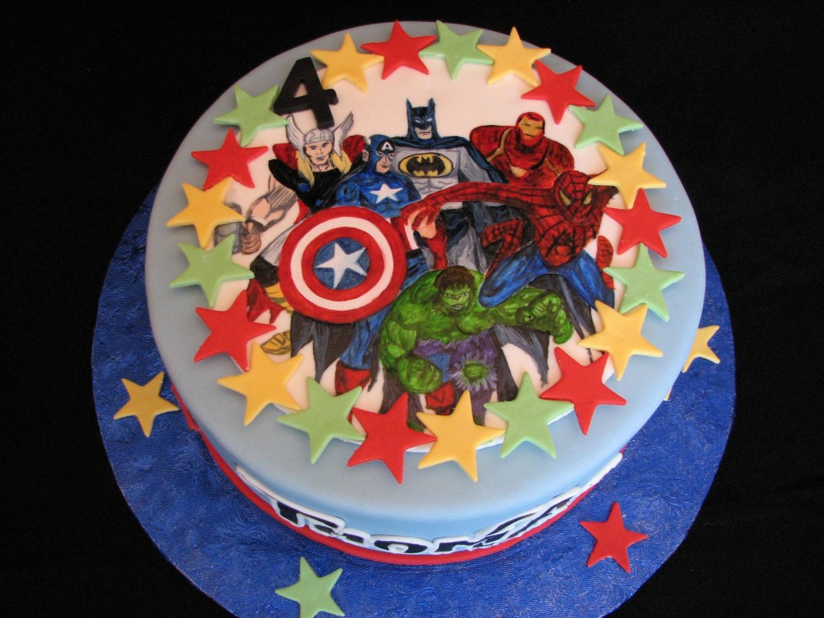 Торт с супергероями для мальчика