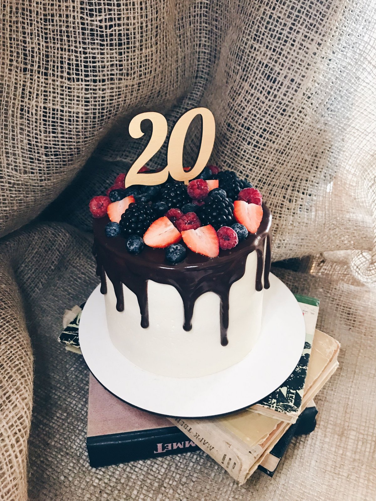Тортик на день рождения 20 лет