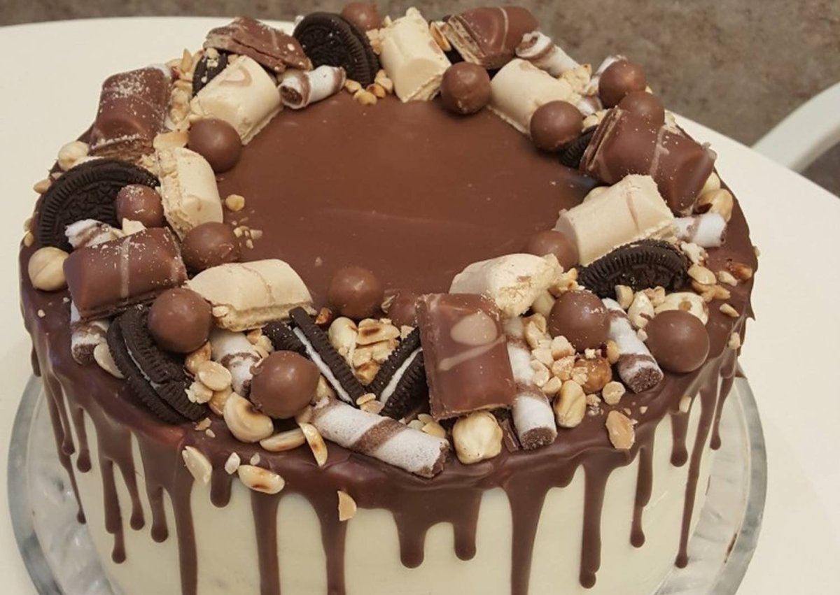 Торт с клубникой и шоколадом