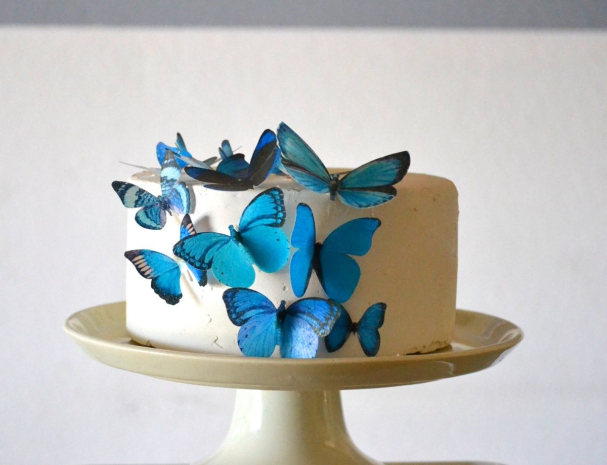 Торт с бабочками на годик