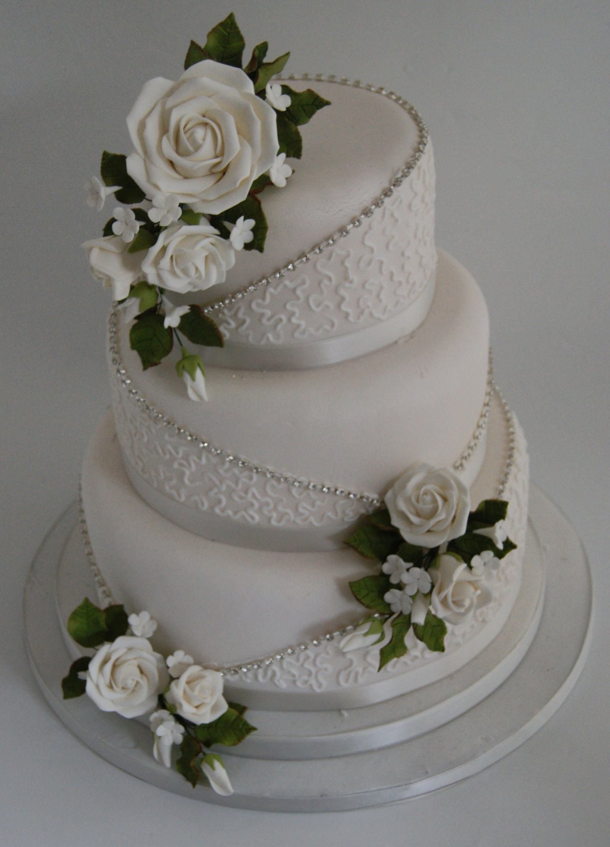 Двухъярусный торт на свадьбу